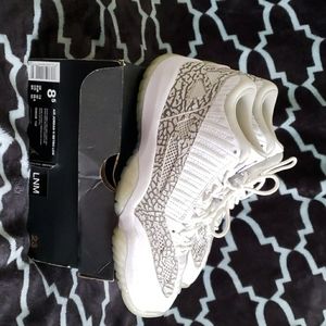 Air Jordan 11 Retro Low